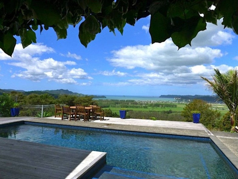 pool at WoodyHangar Lodge